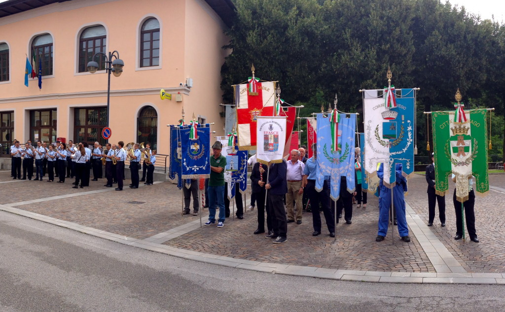 The view in Travesio: a marching band and about a dozen people carrying banners representing various comunes (or municipalities). (Photo by Vanessa Santilli)